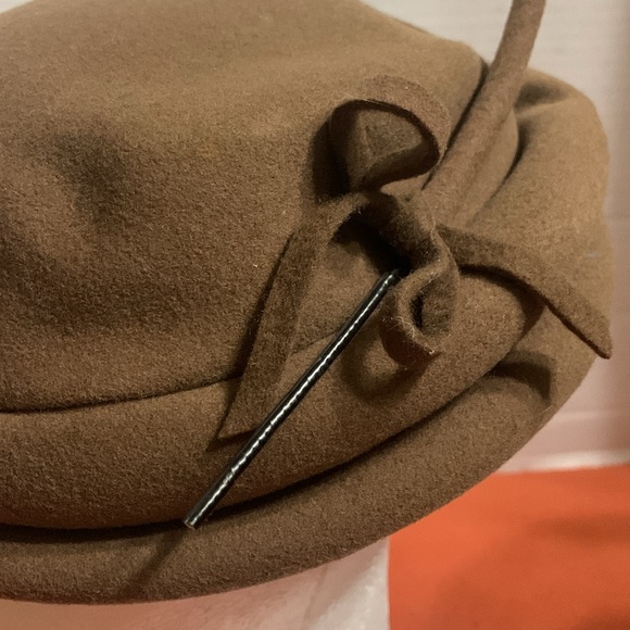 Vintage Brown wool w/ wire feather Merrimac hat Excellent condition!!! - Picture 3 of 10
